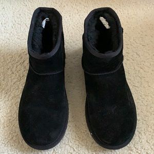 “Like New” Koolaburra by Ugg Short Booties